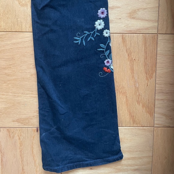 Embroidered Jeans - Picture 7 of 8